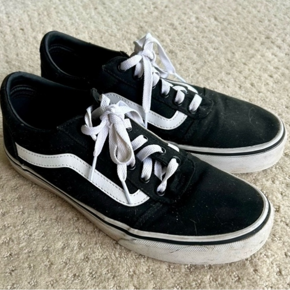 Vans Black and White Skate Sneakers Women Size 9